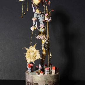 Кукла Лея с музыкой, на крутящейся подставке