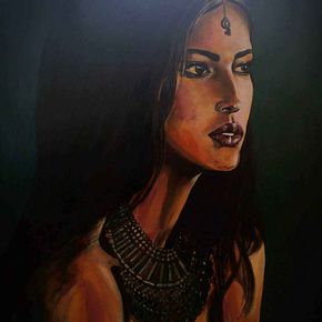 Девушка с ожерельем