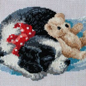 Спящий щенок с медвежонком