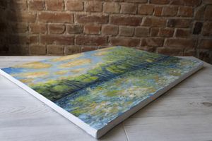 Облака над лесным озером