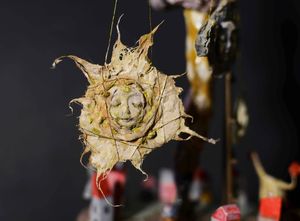 Кукла Лея с музыкой, на крутящейся подставке