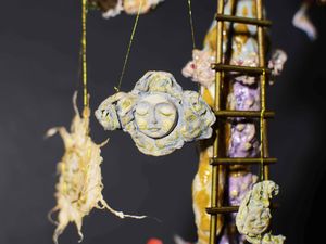 Кукла Лея с музыкой, на крутящейся подставке