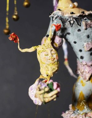 Кукла Лея с музыкой, на крутящейся подставке