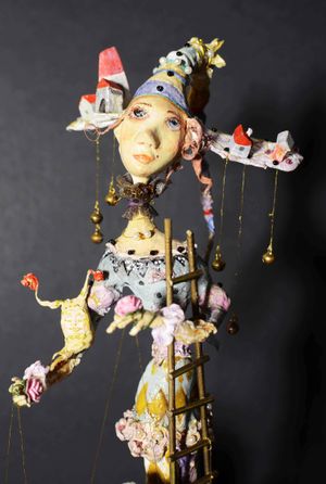 Кукла Лея с музыкой, на крутящейся подставке