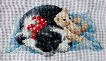 Спящий щенок с медвежонком