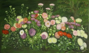 Цветы  возле дома.