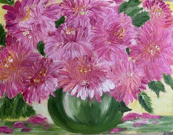 Георгины в зеленой вазе