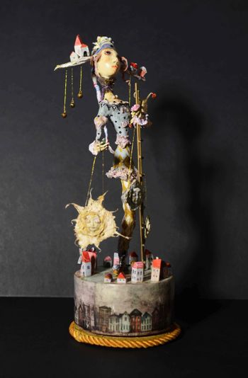 Кукла Лея с музыкой, на крутящейся подставке