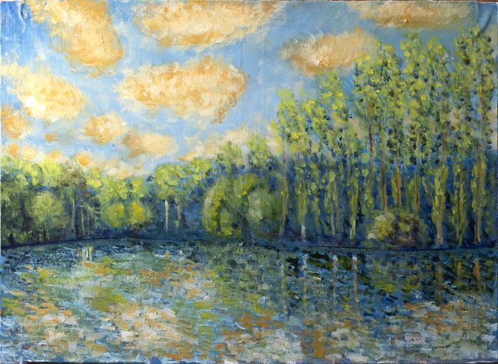 Облака над лесным озером